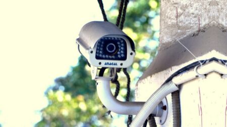 Zbloudilé emise: neotřelou metodou lze ukrást obraz z bezpečnostní kamery i bez „hacknutí“ a zrekonstruovat ho