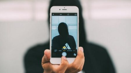 Zvykli jste si na Face ID? Tak ho okamžitě smažte, apeluje odborník. Neuděláte to? „Dobře vám tak“