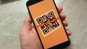 „Zaplatil jsem v restauraci přes QR kód 2 500 Kč za rodinnou večeři, ale nenechali mě odejít.“ Petra nakonec vysvobodila až policie