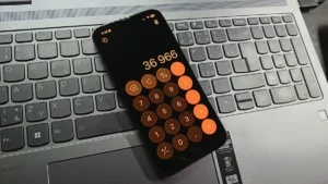 Když vám to neřeknou, nenajdete ho. Kalkulačka na iPhonu má skryté tlačítko pro mazání, ale ne každý ho zná