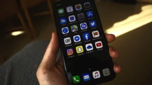 „Slídiví kamarádi mi chtěli lustrovat telefon, tak jsem jim to jednoduše překazil.“ Odteď vidí jenom to, co chci já