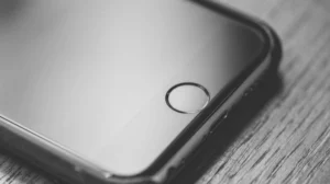 Jak opravit nefunkční home button na iPhone 7 / 8 / SE (2020 a 2022)