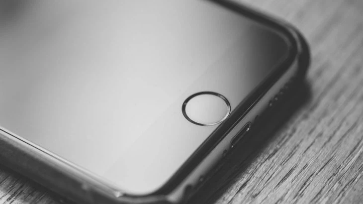 Jak opravit nefunkční home button na iPhone 7 / 8 / SE (2020 a 2022)