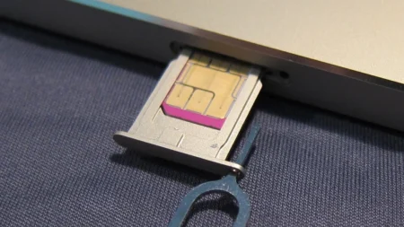 iPhone náhle nevidí SIM kartu, ale nezoufejte. Obvykle zabere to nejjednodušší řešení