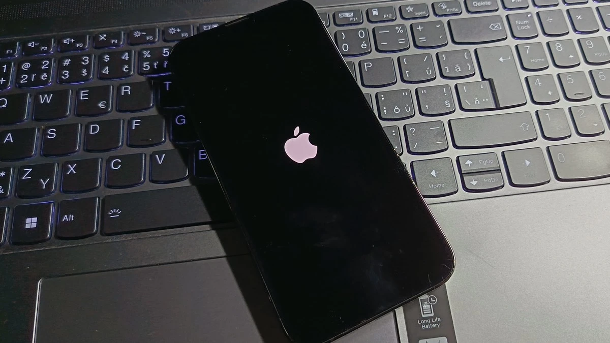 Odborníci apelují, abyste si našli 1 minutu a ihned restartovali telefon. Stanovili také interval, jak často je to nutné