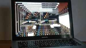 Pozor, na co klikáte. Virus pro macOS se tajně dostává do Google reklam