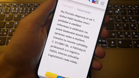 Řidičům v Česku chodí falešná SMS, že dostali body od PČR