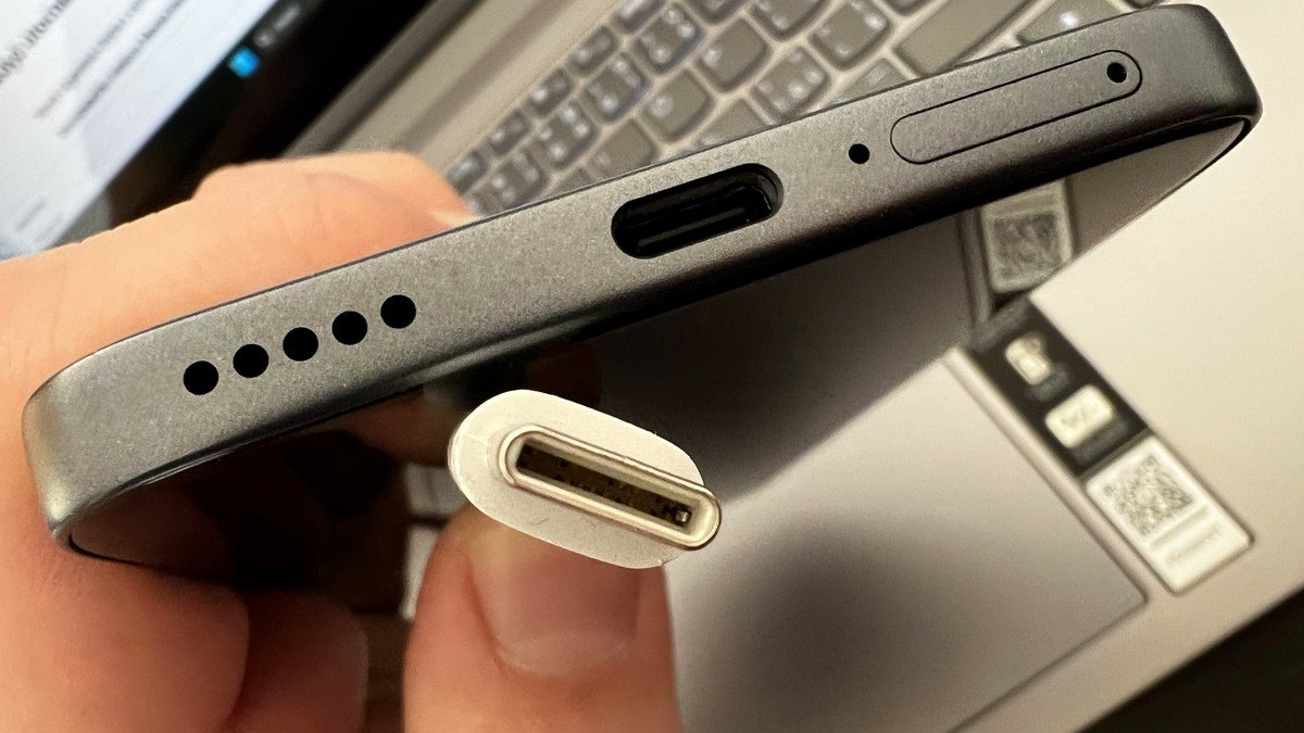 Kritická chyba ohrožuje 875 milionů Androidů. Hackeři ovládnou váš telefon za 1 minutu přes USB