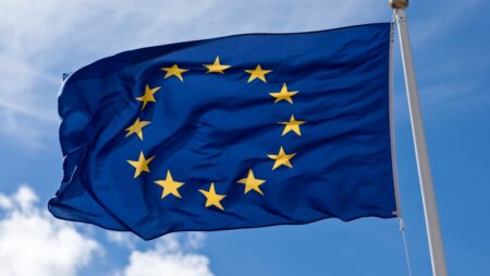 Brusel musel prolomit mlčení. Evropská komise byla napadena hackery, ztratila obří množství dat