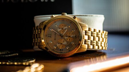 Padělané Rolexky za cenu pravých. Muž okradl lidi o miliony korun, ale už má po srandě