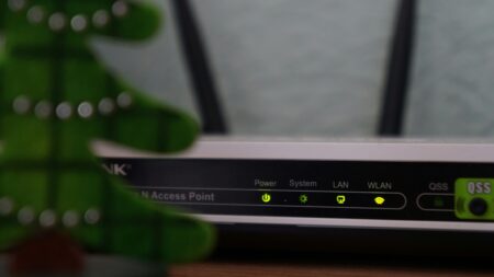 Tlačítko WPS na routeru připojí televizi k Wi-Fi bez hesla. Nechat ho zapnuté je ale hazard