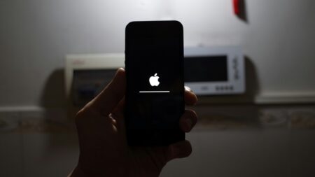 Experti v šoku: většina majitelů iPhonů ignoruje aktualizaci, která je jako jediná chrání před špionážním softwarem