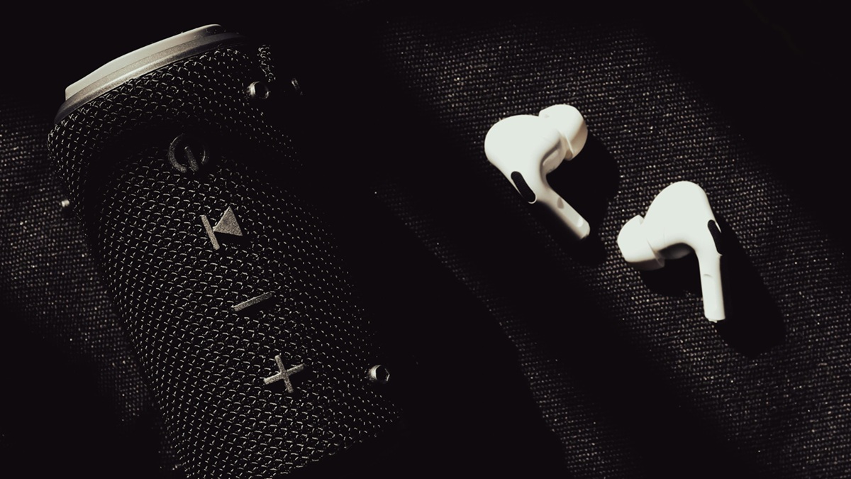 Hudba z bluetooth sluchátek a reproduktorů se seká? Rušičku signálu máte přímo v kapse nebo u postele