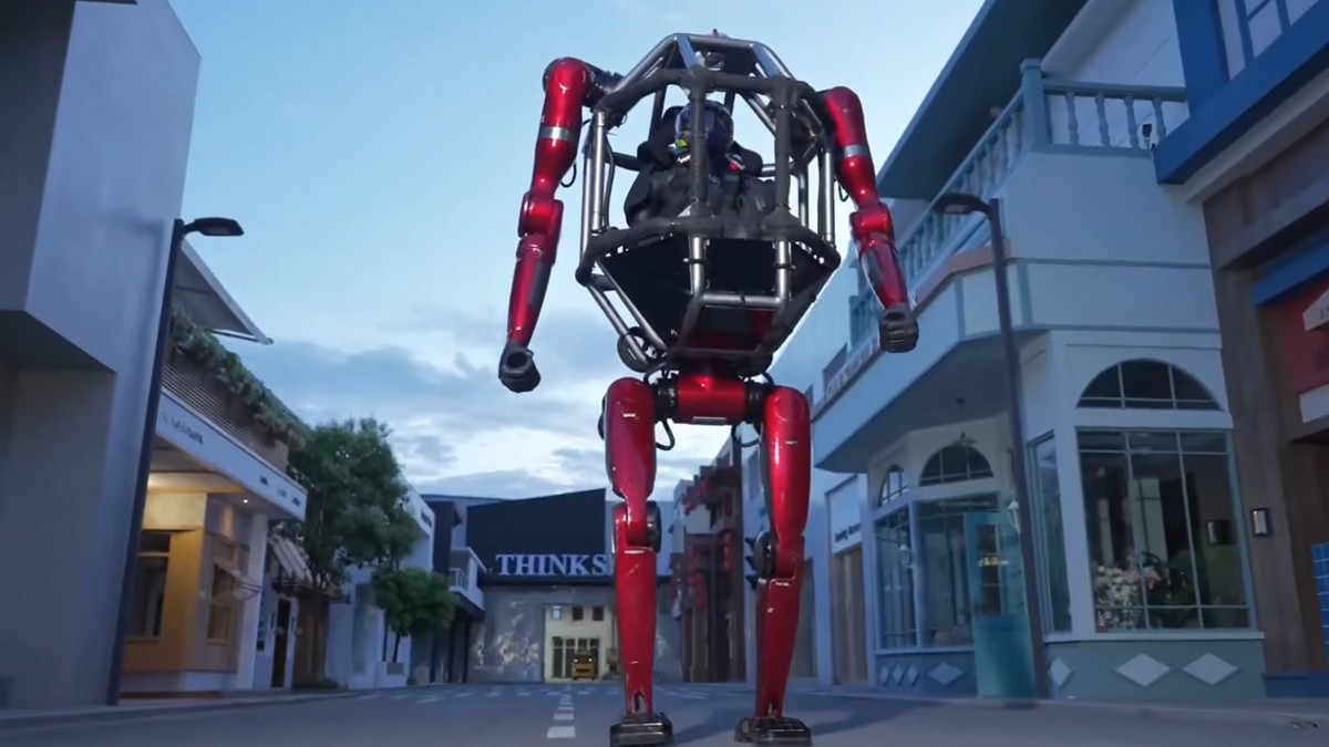Čína vyrobila robota jako z Transformers. Váží půl tuny, mění se z dvounožce na čtyřnožce a stojí přes 12 milionů Kč