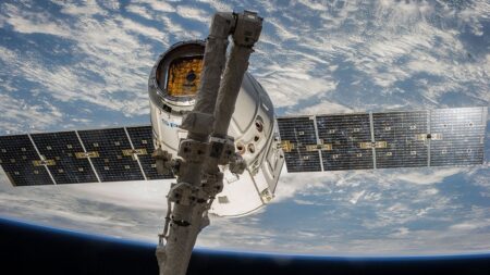 NASA staví čip 100× výkonnější než cokoliv, co kdy letělo do vesmíru. Má zvládnout cestu na Mars i zpět