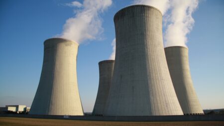 Němci vypnuli jaderné elektrárny pro zelenější Evropu. Chátrat nebudou, nahradí je obří baterie