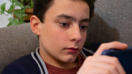 Policie chce úplný zákaz sociálních sítí pro děti do 16 let. Vadí jí, že technologické firmy ignorují rizika