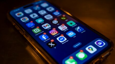 Slabý signál v telefonu nemusí být chyba operátora. Často postačí překontrolovat nastavení