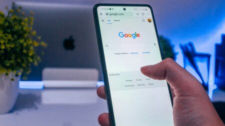 Google teprve vyvíjí funkci, kterou Samsung nabízí roky. Zlepší informovanost skrze notifikace