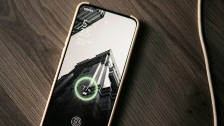 Android telefon vydrží o hodiny déle. Jenom se zbavte návyků a nastavení, která zbytečně žerou baterii