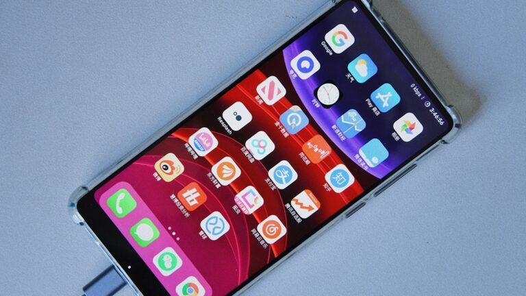 Které aplikace vás odposlouchávají přes mikrofon zjistíte v nastavení Androidu. Často je jich více, než byste chtěli