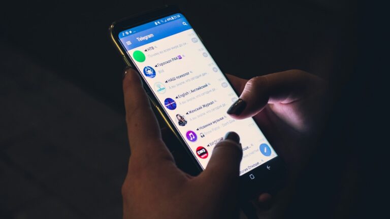 Mobilní telefon, Telegram