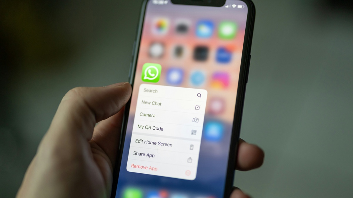 WhatsApp kopíruje starý trik z Messengeru. Zprávy uvidíte, aniž byste ho otevřeli