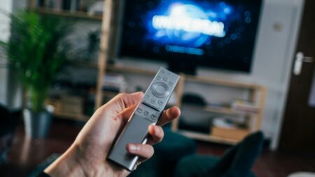 Každý měsíc podržte tlačítko na ovladači a chytrá TV bude zase rychlá