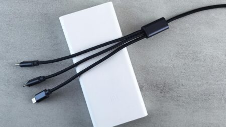 Powerbanka s 20 000 mAh má ve skutečnosti jenom 70 % kapacity. Není to vada, ale fyzika