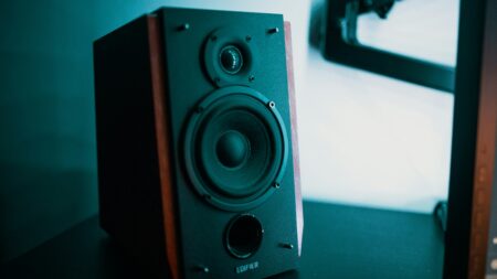 Audiofilové se tvářili náročně, ale test je vyškolil. Vůbec nepoznali rozdíl mezi měděným kabelem a blátem
