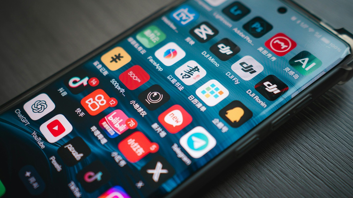 Nevíte vlastní telefonní číslo? Stane se. Nemusíte se ale prozvánět z jiného, telefon vám ho umí zobrazit sám