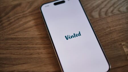 Vinted je plný padělků a nic s tím nedělá. Nahlásíte „fejk“ s důkazem, ale odpoví vám, že je vše v pořádku