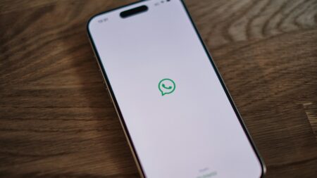 2 účty WhatsApp v jednom telefonu. Řeší to problém, kvůli němuž lidí posílali pracovní zprávy rodině