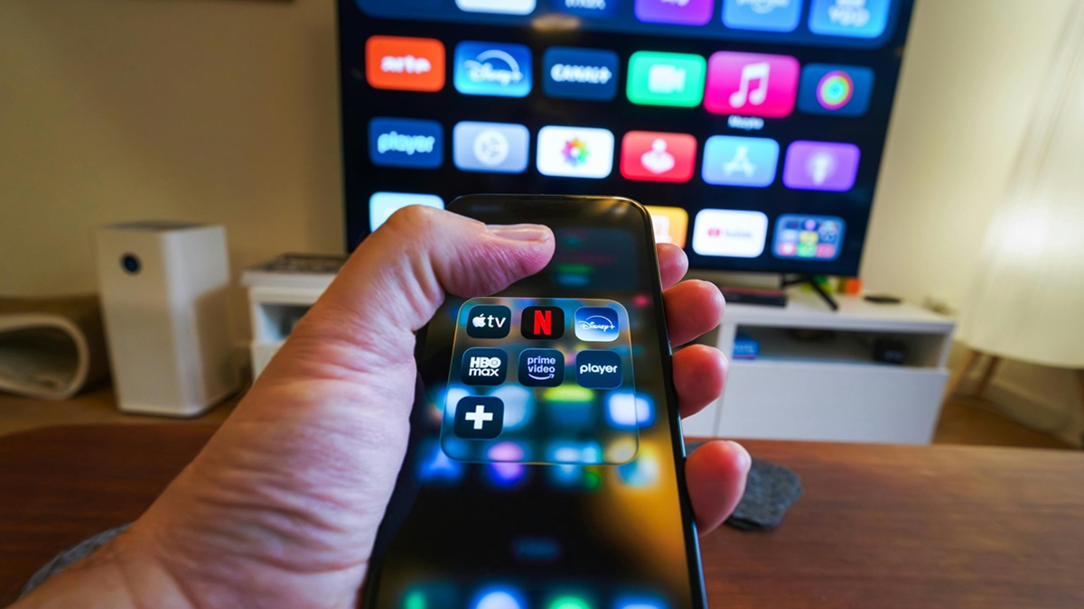 5 sekund podržte každý měsíc tlačítko na ovladači a televize se přestane sekat. Nikdo to ale nedělá