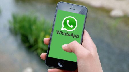 WhatsApp spustil placené předplatné za 60 Kč měsíčně. Lidé se mu vysmívají: „Je to fraška“