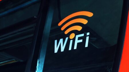Zapomeňte na dražší tarif, ušetřete tisíce. Jeden kabel dokáže Čechům zrychlit internet i 10krát. Většina lidí ho nikdy nekontroluje