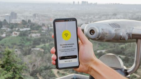 Mrtvé zóny Wi-Fi v bytě vyřeší starý telefon v šuplíku. Stačí ho zapojit do nabíječky a nastavit