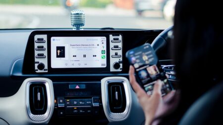Chyby dělá při používání Android Auto skoro každý český řidič. Jízda přitom může být hned jiná