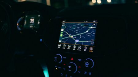 „Vyzkoušel jsem všechny aplikace na počasí pro Android Auto“. Jen jedna umí předpovědět bouřku na trase, kudy právě jedete