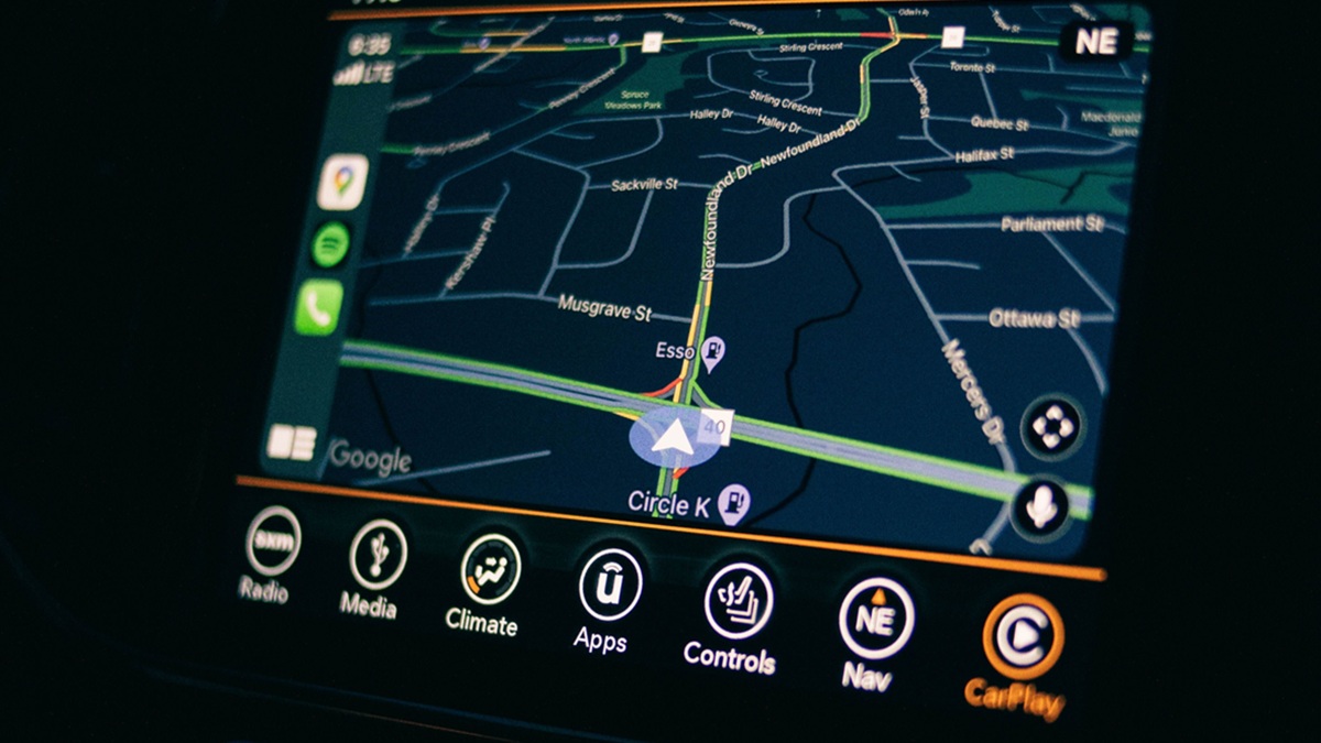 Nic takového tu ještě nebylo, jachtaři na to čekali roky. Apple CarPlay teď můžete použít i na lodi