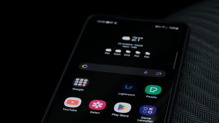 Černý telefon
