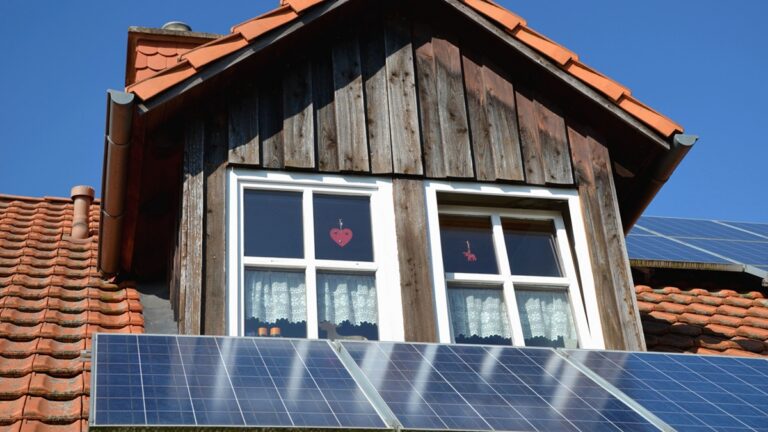 Solární panel na domku