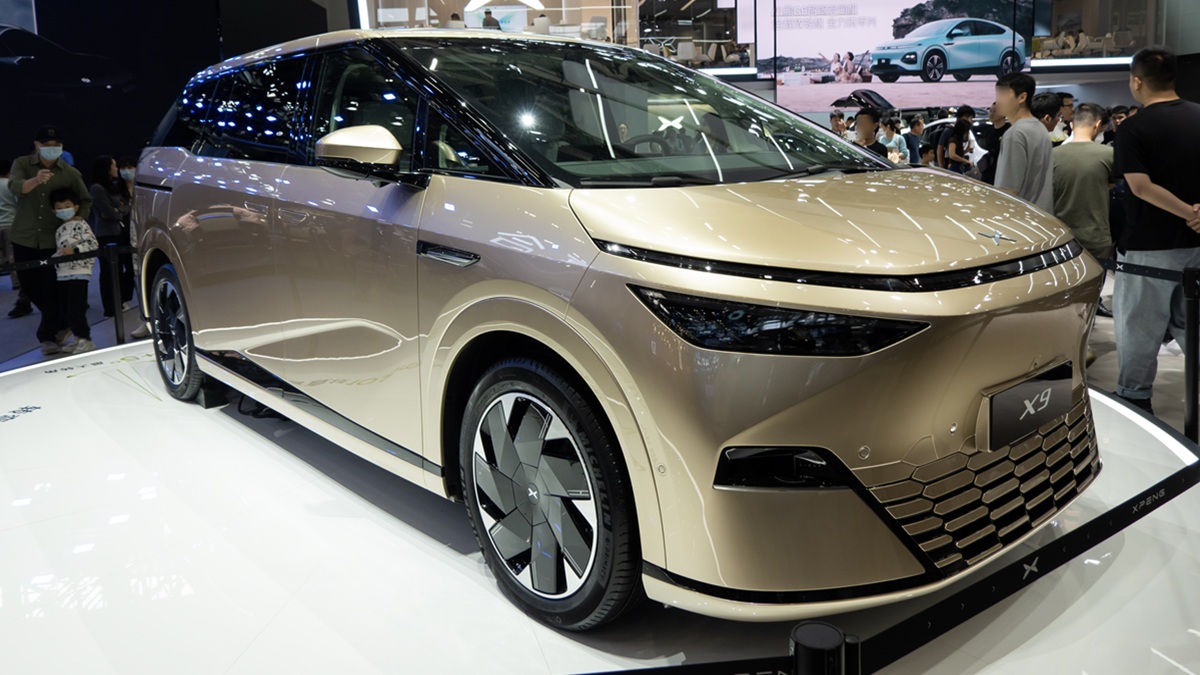 Superrychlé nabíjení zabere pouze 15 minut. XPENG X9 míří do Evropy, přes 5 metrů dlouhý elektrický van změní hru