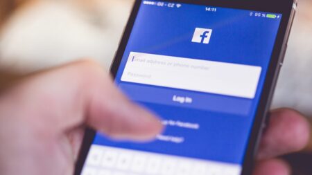 Meta chce od každého 85 Kč měsíčně. Facebook, Instagram i WhatsApp zavedou předplatné a omezí funkce zdarma