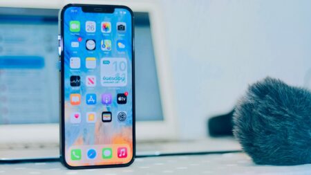 Siri v iOS 27 se naučila psát za vás. Stačí jí říct, co chcete, a text napíše sama. Apple vydal druhou betu