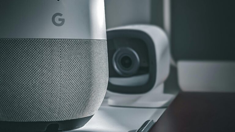 Gemini v Google Home sleduje kamery a samo rozhoduje, co udělat. Stačí mu říct jednou větou, co chcete