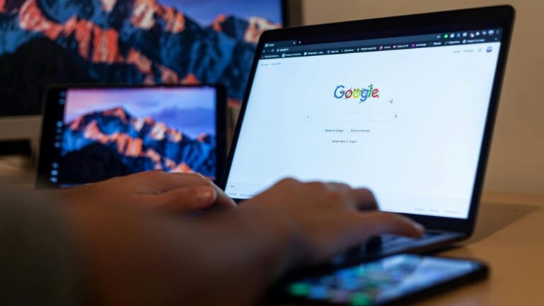Laptop, Google