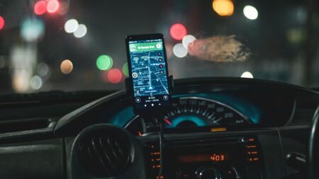 Videa v Android Auto za jízdy končí. Oblíbená aplikace se vypíná a nikdo ji nenahradí, obcházení pravidel právě skončilo
