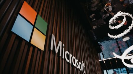 Okamžitá aktualizace vám může hodně zachránit. Windows opravil 206 chyb, 5 z nich hackeři aktivně zneužívají