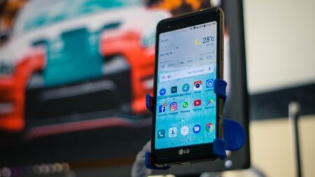 Android Auto se nechce spojit s autem. Do servisu nemusíte, řešení je v nastavení, které většina řidičů nezná
